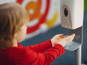 Ce tipuri de dezinfectanți de mâini de la Sanito sunt potriviți pentru birouri și școli?