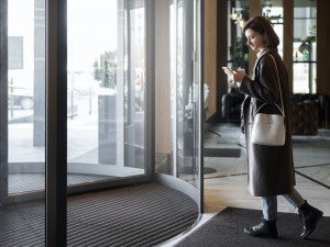 Alege covorașele profesionale moderne pentru dotarea clădirilor de birouri sau HoReCa!